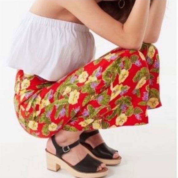 Urban Outfitters, Vibrant Floral Wide-Leg Copped Pants,Side Buttons, Size 2 - Picture 2 of 8
